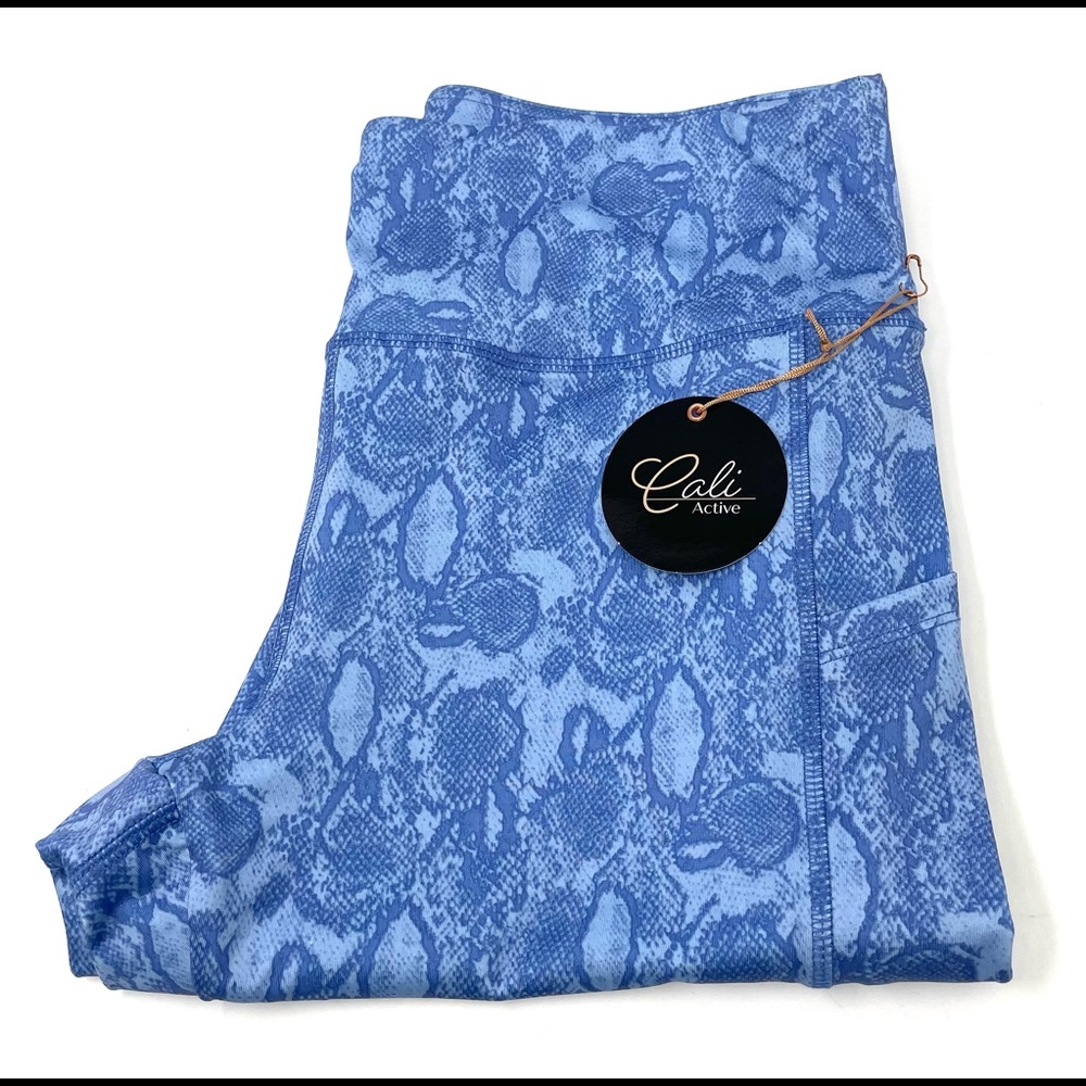 🛍️SALE🛍️ Cali Active Leggings Python Blue Print with Side Pockets - Picture 3 of 10